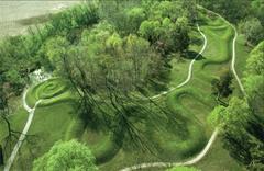 Great Serpent Mound Adams County, southern Ohio. Mississippian (Eastern Woodlands). c. 1070 C.E. Earthwork/effigy mound