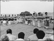 Presentation of Fijian mats and tapa cloths to Queen Elizabeth II Fiji, Polynesia. 1953 C.E. Multimedia performance (costume; cosmetics, including scent; chant; movement; and pandanus fiber/hibiscus fiber mats), photographic documentation To show respect and gratitude towards Queen Elizabeth II for visiting Tonga and for commemorating the war memorial. Also I believe this served as a way of the two countries signaling their alliance and partnership.