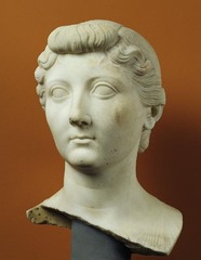 What form of sculpture is uniquely Roman?